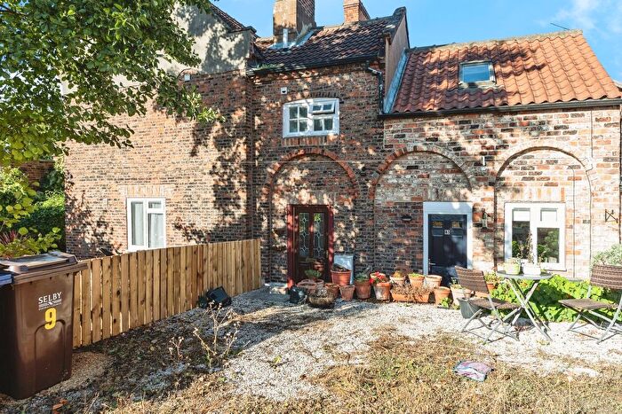 2 Bedroom Flat For Sale In Station Houses, Selby, YO8