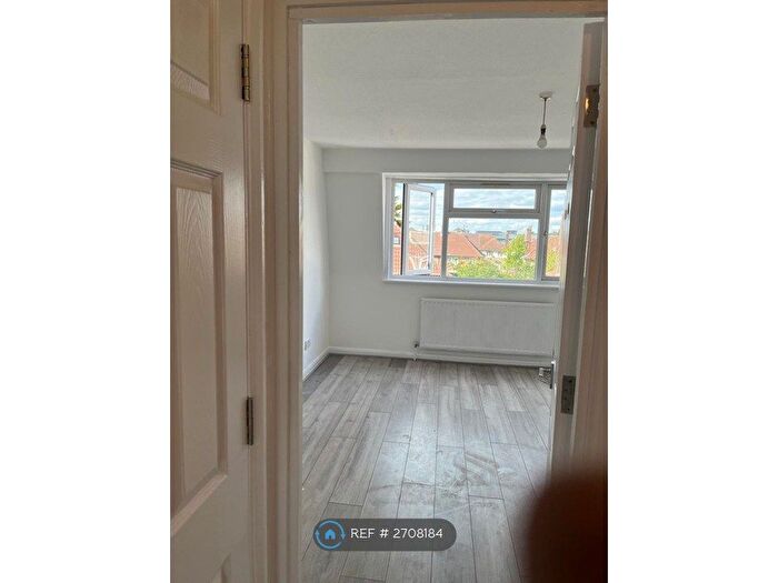 3 Bedroom Flat To Rent In Colman Road, London, E16