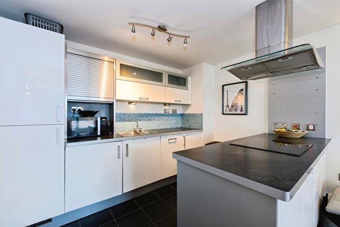 2 Bedroom Flat For Sale In Throwley Way, Sutton, SM1