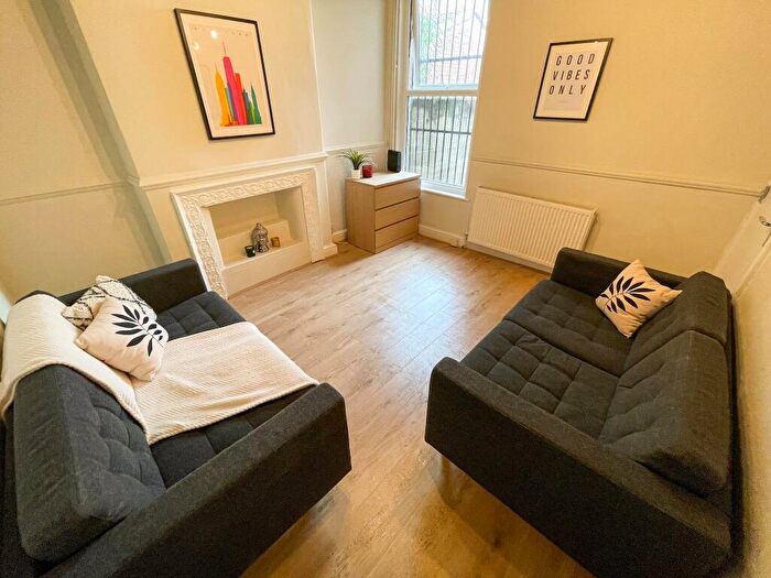 4 Bedroom House To Rent In Adelaide Road, L7