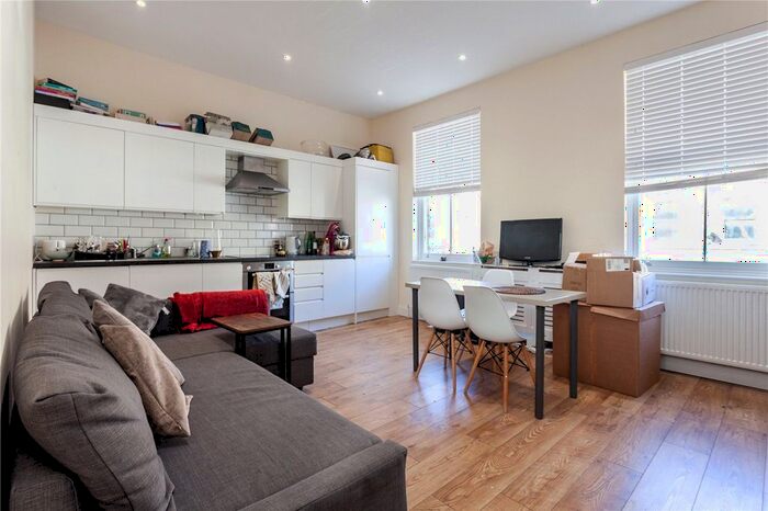 3 Bedroom Flat To Rent In Blackstock Road, Highbury, N5