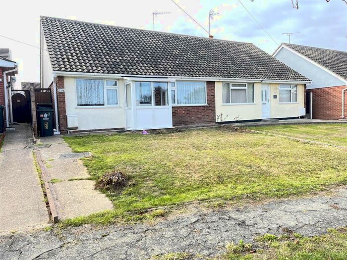 2 Bedroom Semi-Detached Bungalow To Rent In Fleetwood Avenue, Holland-On-Sea, CO15