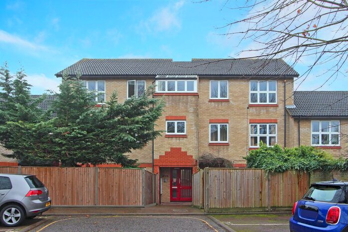 2 Bedroom Flat To Rent In Ivybridge Close, Twickenham, TW1