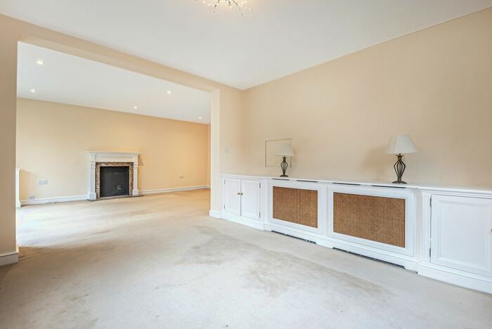 3 Bedroom Flat To Rent In Knole Wood, Devenish Road, Sunningdale, Ascot, SL5