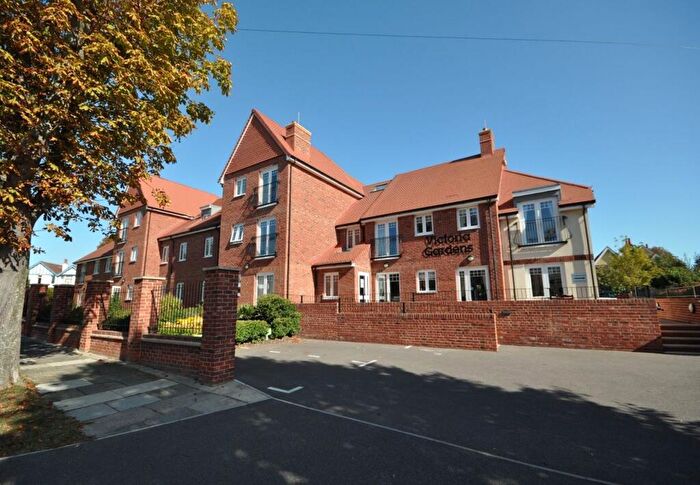 2 Bedroom Flat For Sale In Hadleigh Road, Frinton-on-sea, CO13