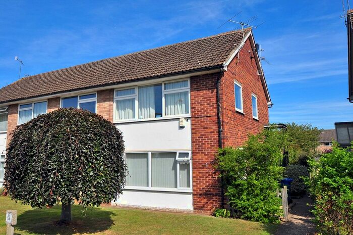 2 Bedroom Maisonette To Rent In Broom Hill, Cookham, Maidenhead, Berkshire, SL6