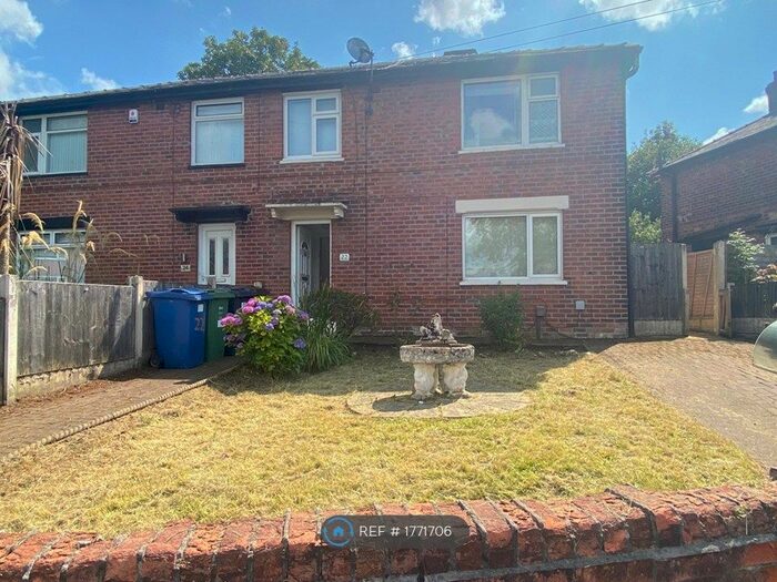 3 Bedroom Semi-Detached House To Rent In Ringwood Avenue, Radcliffe, Manchester, M26