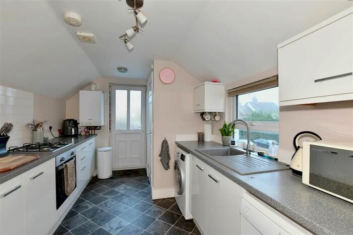 2 Bedroom Maisonette For Sale In Maidstone Road, Paddock Wood, Kent TN12