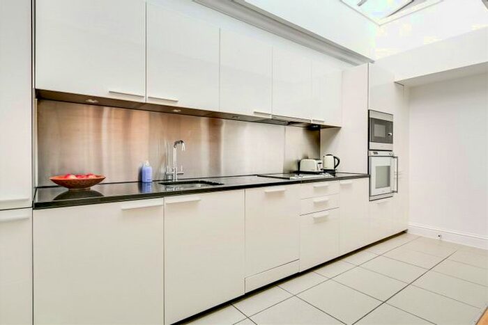 1 Bedroom Property To Rent In Vantage Place, Kensington, W8
