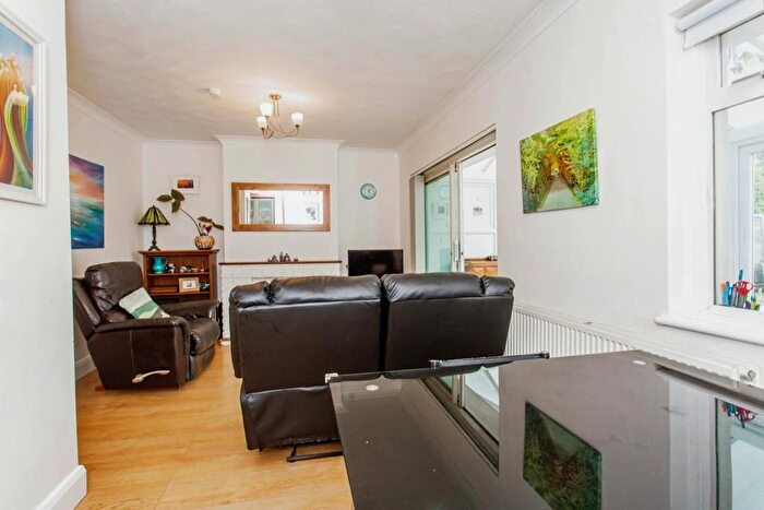 2 Bedroom Semi-Detached Bungalow For Sale In Rayleigh Avenue, Leigh-On-Sea, SS9