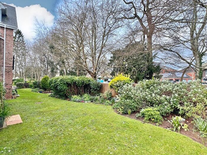 2 Bedroom Flat To Rent In The Avenue, Taunton, TA1