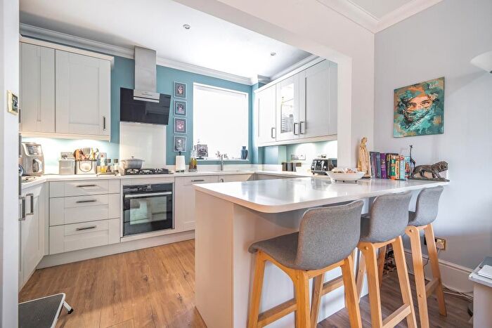 2 Bedroom Flat For Sale In Daceberry Court, Henley-On-Thames, RG9