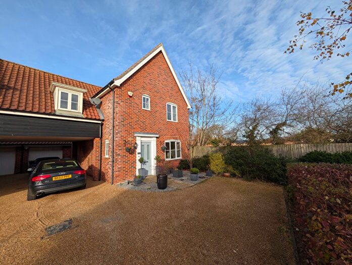 3 Bedroom Link Detached House For Sale In Foxglove End, Leiston, Suffolk, IP16