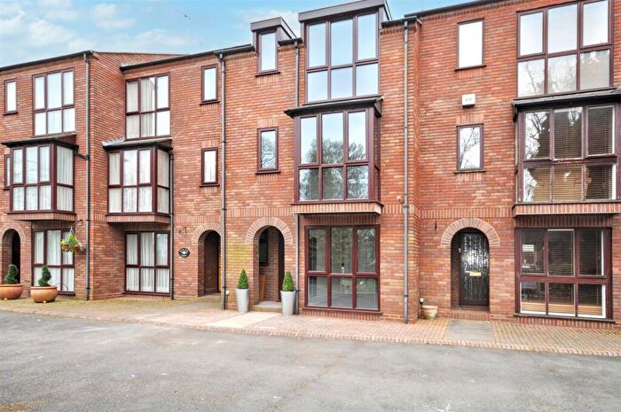 4 Bedroom Town House To Rent In Oaks Corner, Arlington Avenue, Leamington Spa, CV32