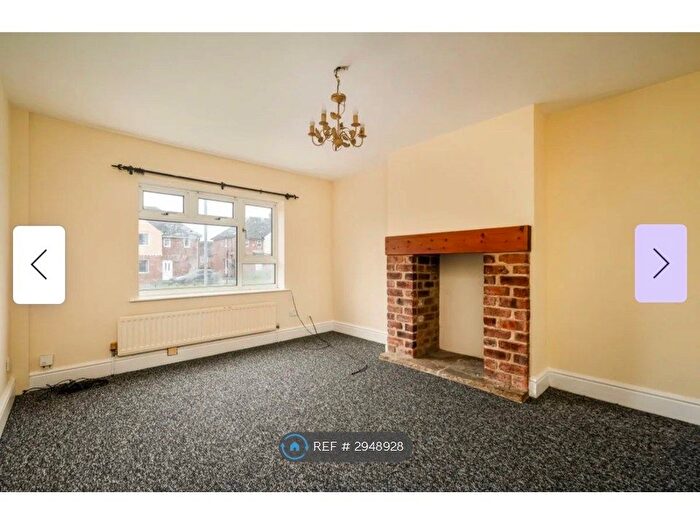 3 Bedroom Semi-Detached House To Rent In Drighlington, Bradford, BD11