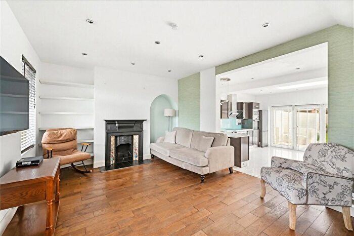 2 Bedroom Terraced House To Rent In East Ferry Road, London, E14