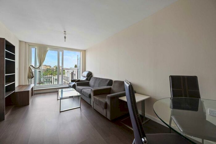 2 Bedroom Flat To Rent In Lancaster Gardens, East Finchley, N2