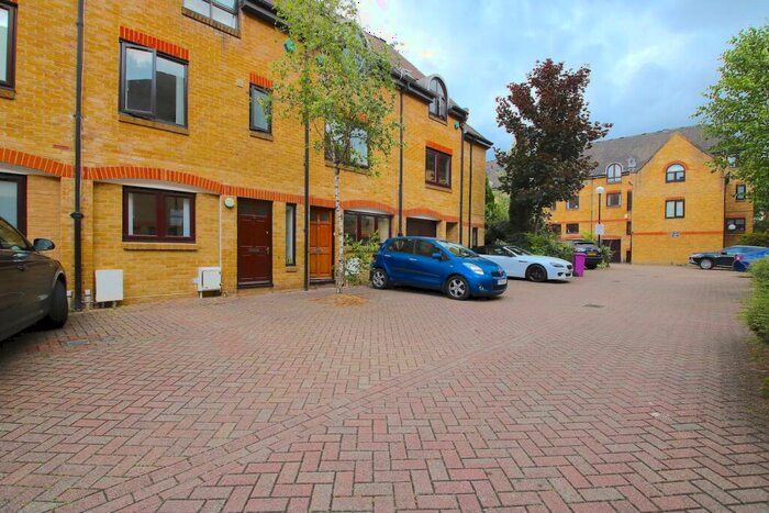 4 Bedroom House To Rent In Roding Mews, London, E1W