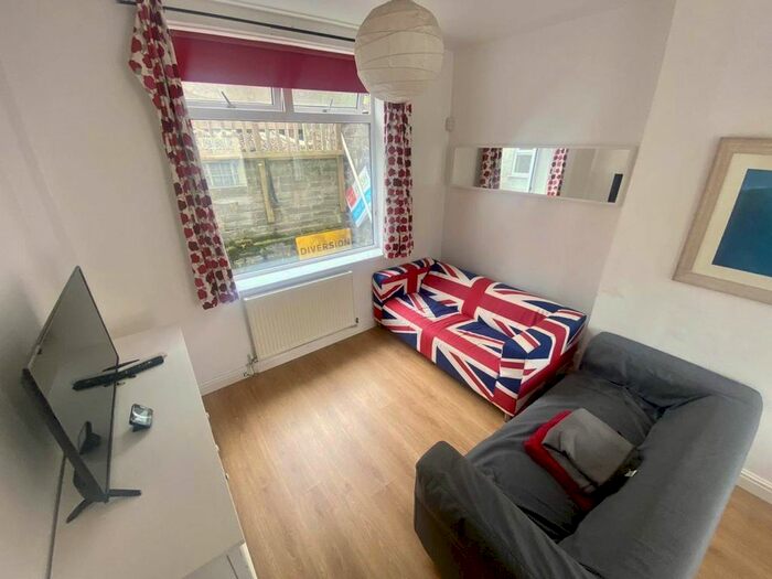 4 Bedroom Property To Rent In Pinewood Road, Uplands, Swansea, SA2