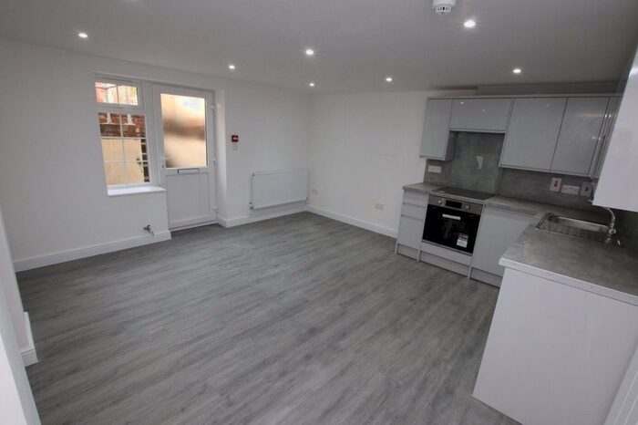 1 Bedroom Flat To Rent In Queens Road, Reading, RG1