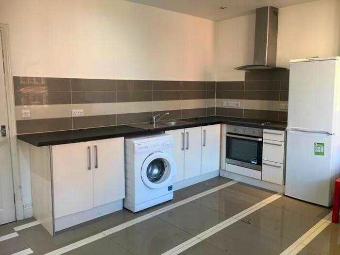 3 Bedroom Flat To Rent In London Road, Leicester, LE2