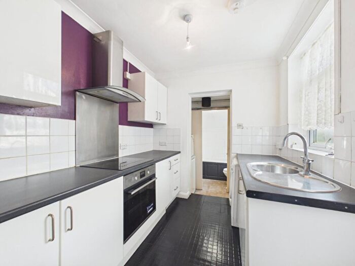 1 Bedroom Apartment For Sale In London Road, High Wycombe, Buckinghamshire, HP11