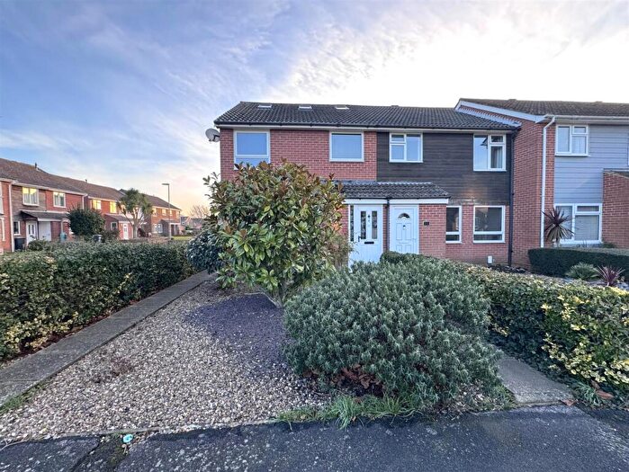 3 Bedroom End Of Terrace House To Rent In Esmonde Close, Lee-On-The-Solent, PO13