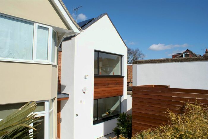 3 Bedroom Property To Rent In Woodstock Avenue, Golders Green, London, NW11