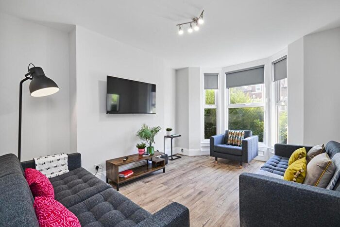 7 Bedroom House To Rent In Cardigan Road, Leeds, LS6