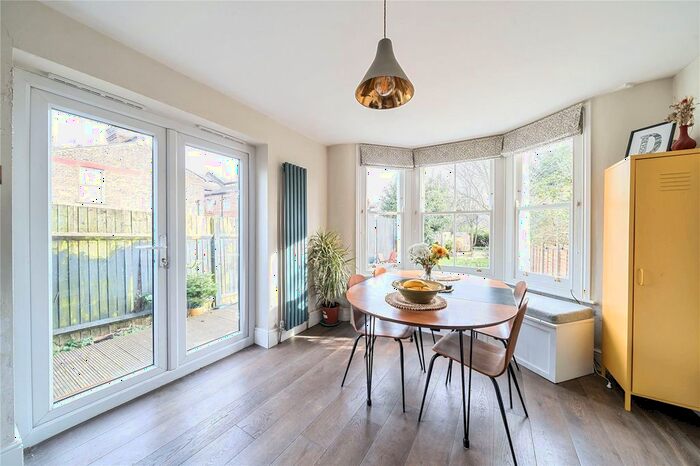 2 Bedroom Flat To Rent In Carlingford Road, London, N15