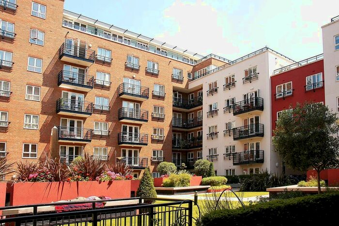 2 Bedroom Flat To Rent In Royal Quarter, Kingston, Kingston Upon Thames, KT2