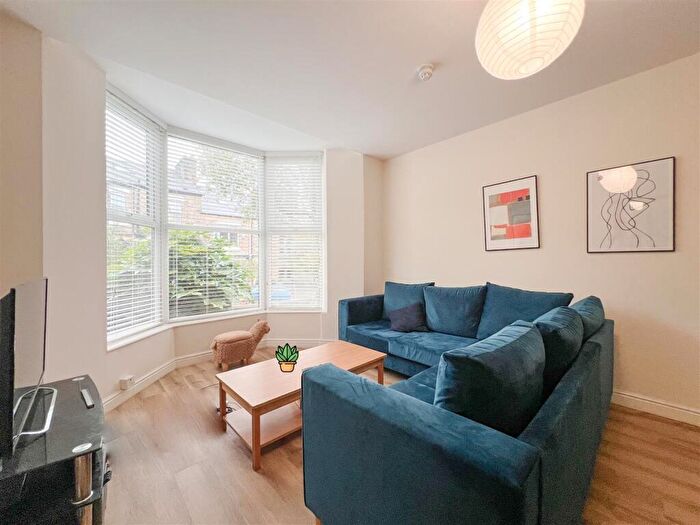 8 Bedroom House To Rent In Moor Oaks Road, Sheffield, S10