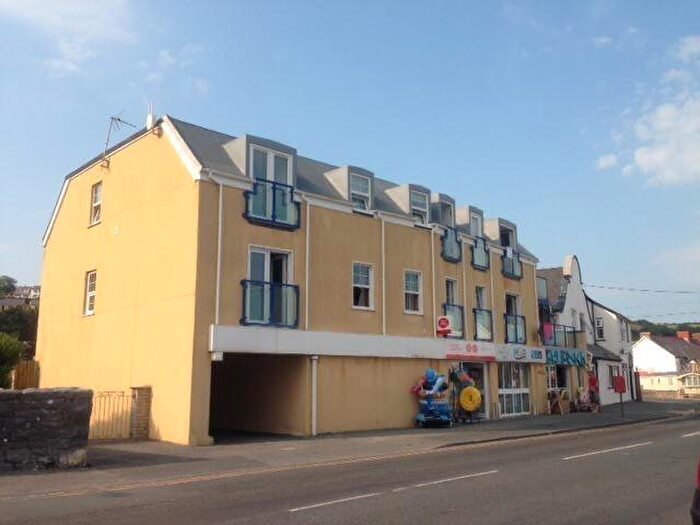 2 Bedroom Flat To Rent In The Waterfront, Pendine, SA33