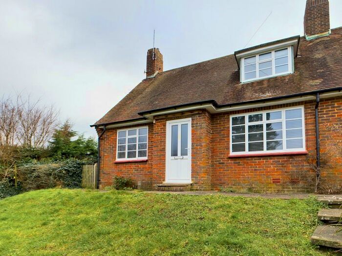 2 Bedroom Detached House To Rent In Ridge Road, BN1