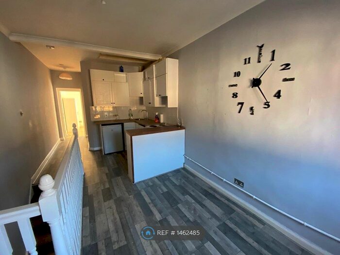 1 Bedroom Flat To Rent In Queens Road, Watford, WD17