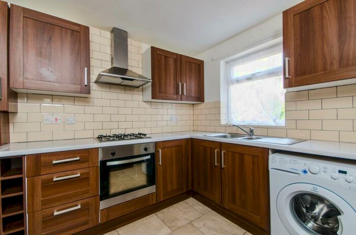 2 Bedroom Flat To Rent In Mount Pleasant Road, Lewisham, London, SE13