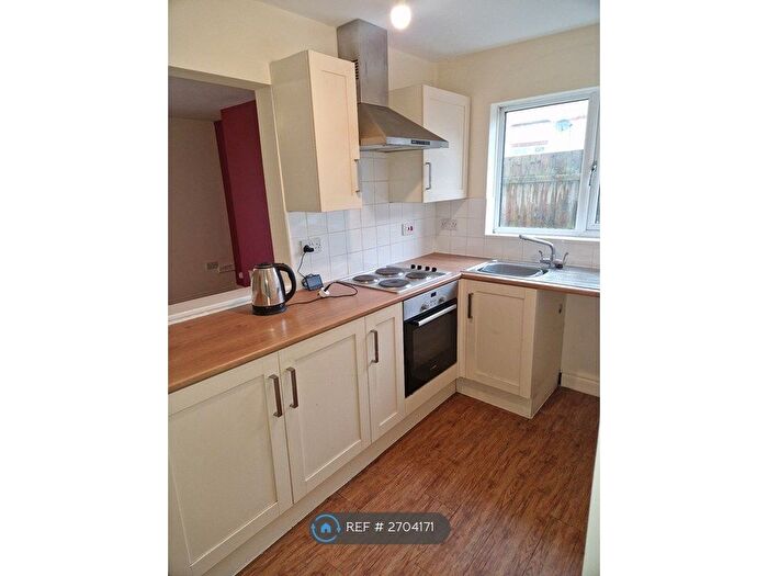 1 Bedroom Flat To Rent In East Avenue, Burton Latimer, Kettering, NN15