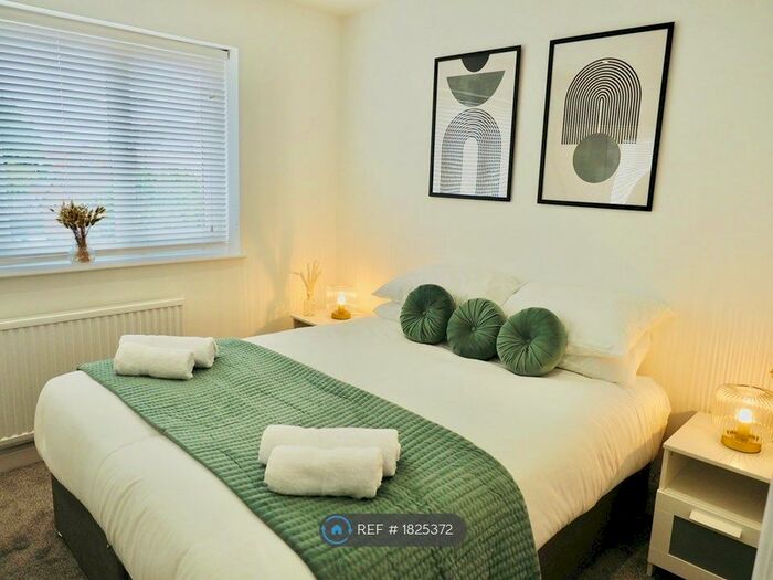 2 Bedroom End Of Terrace House To Rent In St. Margarets Court, Taunton, TA1