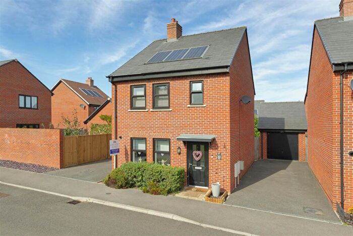 3 Bedroom Detached House For Sale In Hilder Street, Leybourne, ME19