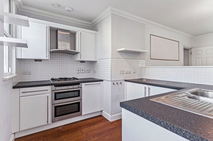 2 Bedroom Flat For Sale In Kingsley Avenue, Fairfield, Hitchin, SG5