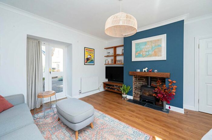 2 Bedroom Character Property For Sale In Warrenne Way, Reigate, RH2