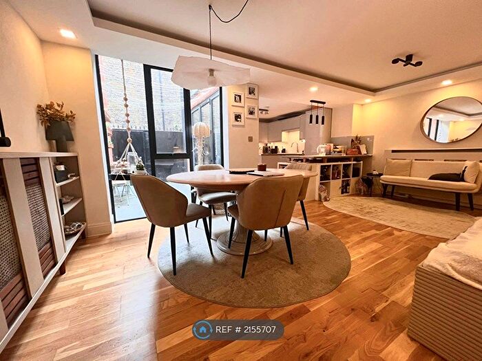 2 Bedroom Flat To Rent In Camberwell Road, London, SE5