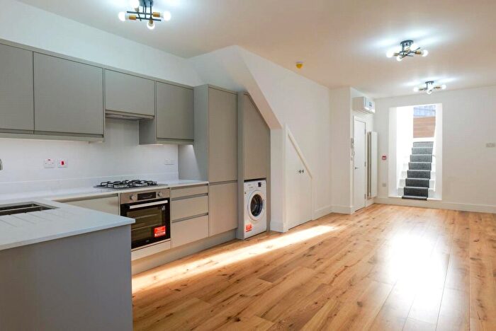2 Bedroom Flat To Rent In Chalk Farm Road, London, NW1