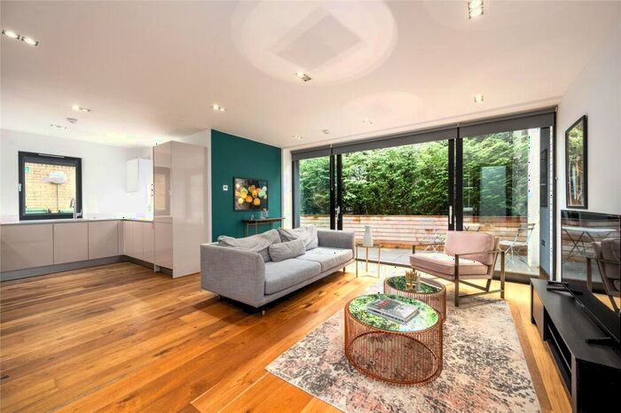 2 Bedroom Apartment To Rent In Gifford Street, N1