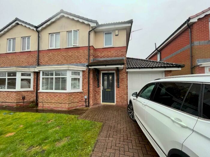 3 Bedroom Semi-Detached House To Rent In Albert Drive, Whitefield, M45