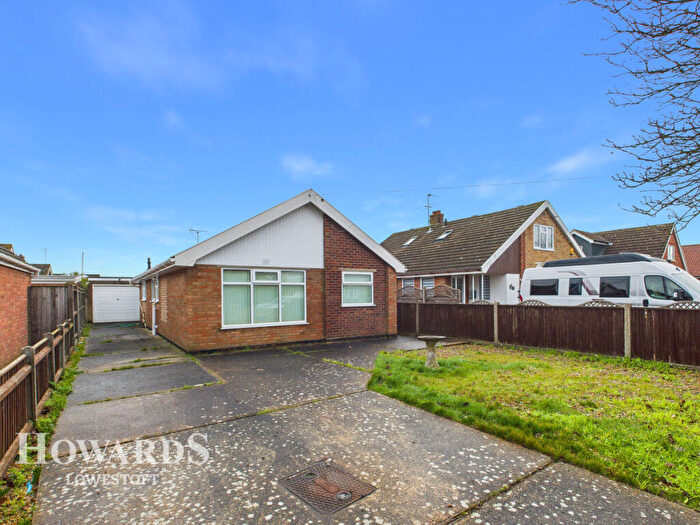3 Bedroom Detached Bungalow For Sale In Clover Way, Gunton, NR32