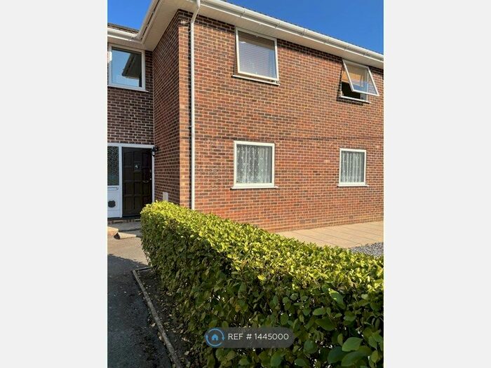 2 Bedroom Flat To Rent In York Road, Broadstone, BH18