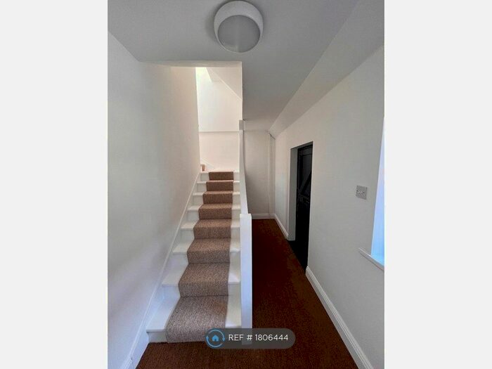 2 Bedroom Flat To Rent In High Street, Winchester, SO23