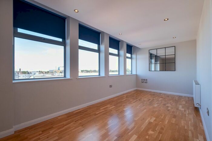 1 Bedroom Flat To Rent In Streatham High Road, London, SW16
