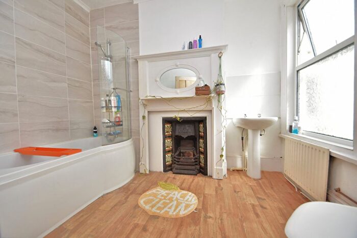 2 Bedroom Flat To Rent In Marmion Road, Southsea, Hampshire, PO5